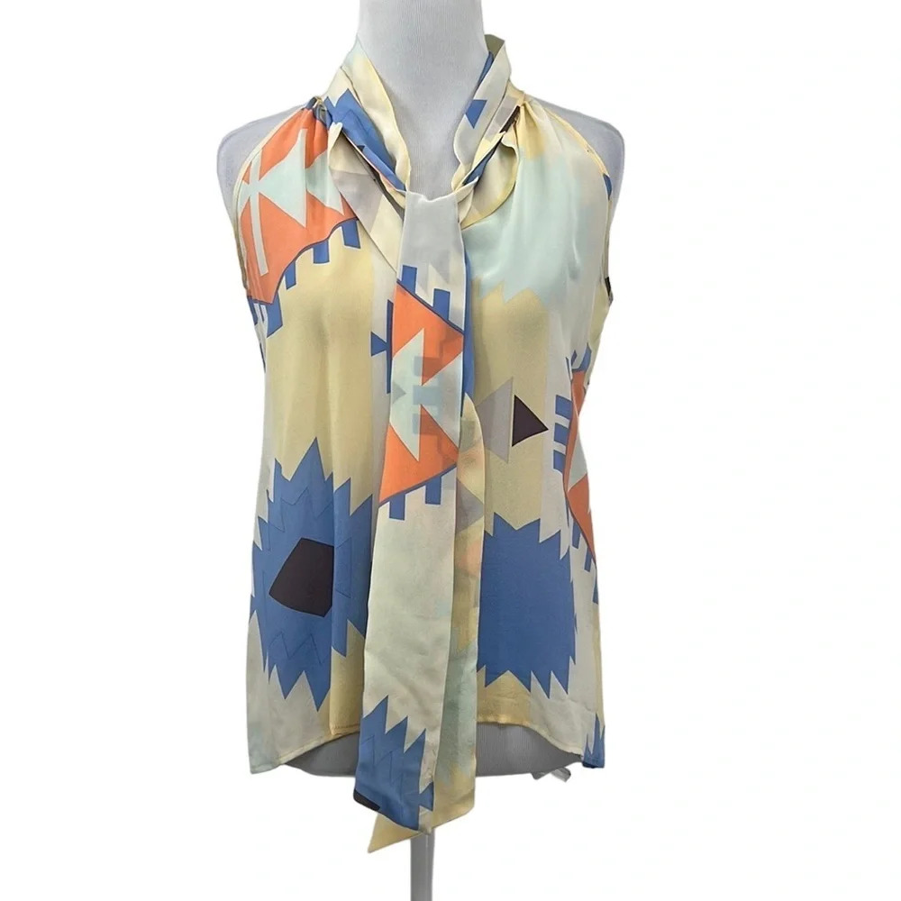 Hunter Dixon Yellow Sleeveless Blouse‎ Womens XS Tie Neckline Button Front Silk